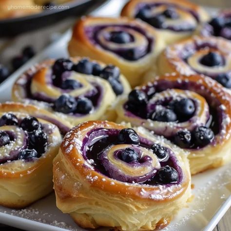 Blueberry Cheesecake Swirl Rolls Recipe - My Home Made Recipe Blueberry Cheesecake Rolls, Blueberry Rolls, Cheesecake Rolls, Easy Garlic Bread, Ritz Bits, Breakfast Cakes, Blueberry Desserts Recipes, Winter Dessert, Blueberry Cookies