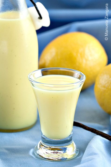 Limoncello Homemade, Homemade Liqueur Recipes, Limoncello Recipe, Homemade Limoncello, Homemade Alcohol, Homemade Liquor, Liquor Recipes, Moonshine Recipes, Liqueurs Recipes