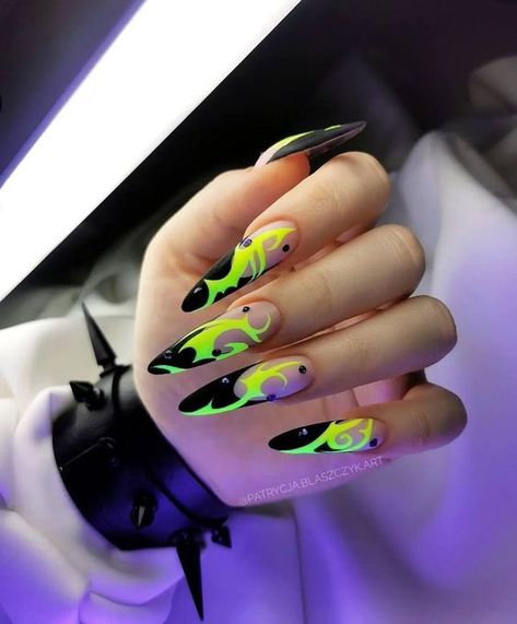 🖤💚 Rave Nails, Paznokcie Hello Kitty, Goth Nails, Black Nail, Nails Pink, Fire Nails, Funky Nails, Pretty Acrylic Nails, Fancy Nails