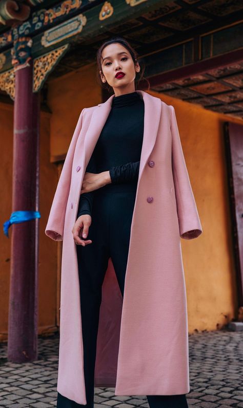 Long Pink Coat Outfit, Pink Coat Outfit Winter, Long Jacket Outfit, Pink Coat Outfit, Long Pink Coat, Pink Jacket Outfit, Pink Coats For Women, Planned Outfits, Feminine Winter