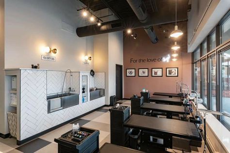 Black And White Dog Grooming Salon, Dog Grooming Salon Setup, Luxury Grooming Salon, Luxury Dog Grooming Salons, Dog Grooming Salon Ideas Decor Rustic, Self Dog Wash Business, Pet Grooming Design, Pet Grooming Business Interior Design, Garage Dog Grooming Salon