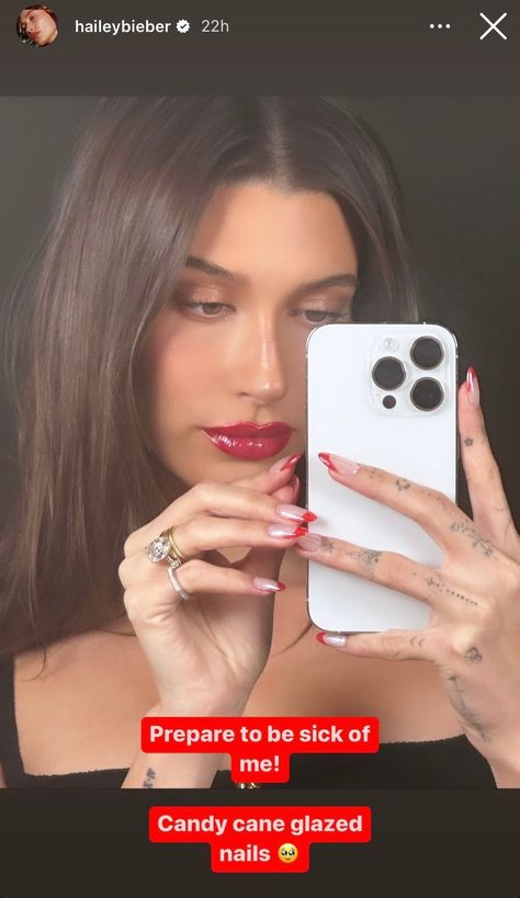 Hailey Bieber Nails, Bieber Nails, Monochrome Makeup Look, Natural Nail Art, Candy Cane Nails, Chrome Nail Powder, Chrome Nails Designs, Makeup Hacks Beauty Secrets, Cherry Nails