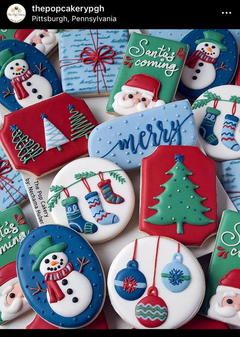 Mrs Claus Cookies Decorated, Circle Cookie Decorating Ideas Christmas, Hat Cookies Decorated, Fancy Sugar Cookies, Xmas Cookie, Icing Transfers, Elf Cookies, Christmas Cake Designs, Christmas Biscuits