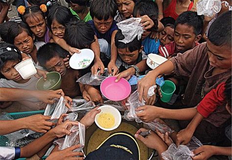 Despite the suitability of Philippine farms for food crops, millions of Filipinos suffer from hunger and are malnourished. According to the World Hunger Report 2018, there are still some 14.2 million undernourished Filipinos and 13.3 million food-insecure Filipinos. Taken together, these account for nearly a third of the country’s population. Poverty Photography, Food Poverty, Feeding Program, Poverty And Hunger, Economic Problems, Hungry Children, Fat Burning Supplements, World Hunger, Food Insecurity