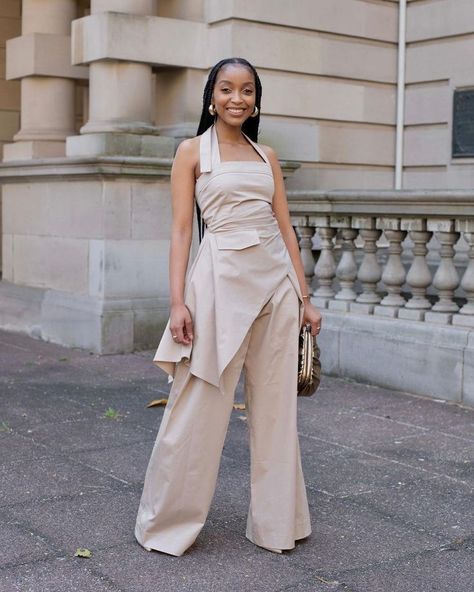 Flowy Trousers, Best Dressed Celebrities, High Waisted Dress, Effortlessly Chic Outfits, Classy Work Outfits, Classy Casual Outfits, Casual Chic Outfit, Modest Fashion Outfits, Best Dressed