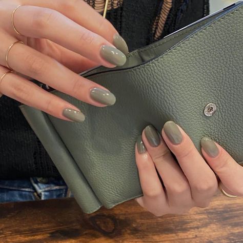 50 Most Popular 2022 Fall Nail Colors to Inspire You Olive Green Nails Aesthetic, Nude Green Nails, Green Olive Nails, Fall 2022 Nail Colors, 2022 Nail Colors, Olive Green Nails, Olive Nails, Fail Nails, Hello Nails