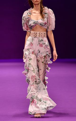 Pants Runway, Crop Top And Pants, Runway Fashion Couture, Runway Outfits, Flower Bookmark, Alice Mccall, Couture Mode, Classic Pants, Fancy Outfits