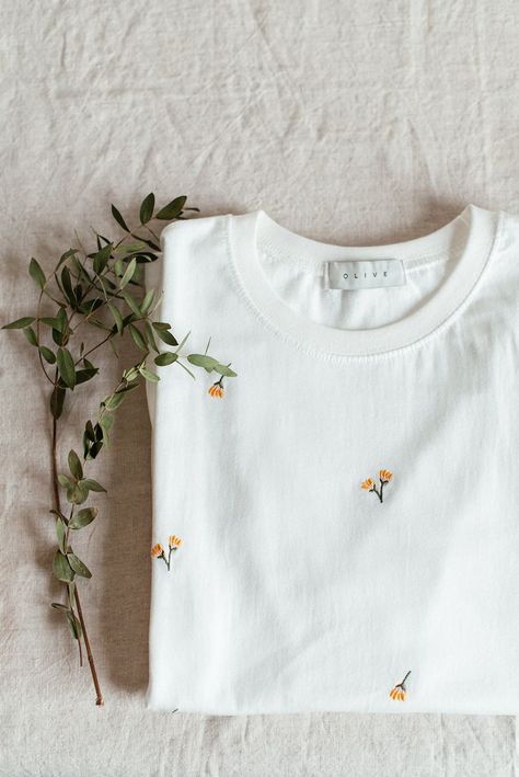 Embroidery On Crew Neck, Shirt Embroidery Diy, Embroidery Designs On Tshirt, Tshirt Embroidery Diy, T Shirt Embroidery Ideas, Tshirt Embroidery Ideas, Embroidery On Tshirt, Embroidery Tshirt Ideas, Embroidery On Shirts