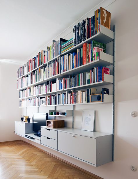 dieter rams shelves Braun Design, Dieter Rams, Shelf Furniture, Home Library Design, Room Shelves, Living Room Shelves, Home Libraries, Shelving Systems, Living Styles