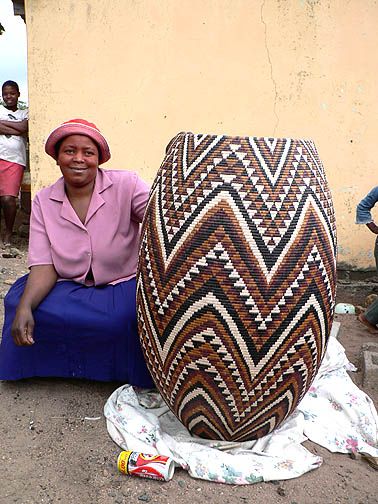 Basket Weaving In Different African Countries — Bino and Fino - African Culture For Children African Woven Basket, African Inspired Decor, Basket Weaver, African Crafts, Afrikaanse Kunst, African Home Decor, African Decor, African Textiles, African Baskets