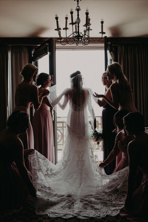 Moody Bridesmaid Photos, Dark Wedding Pictures, Wedding Photography Dark And Moody, Dark Moody Wedding Photos, Moody Vintage Wedding Photos, Moody Romantic Wedding Photography, October Wedding Photography, Wedding Moody Photography, Gloomy Wedding Photography