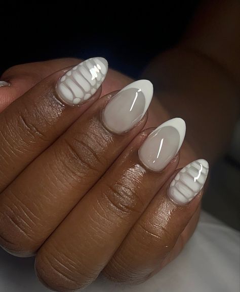 Croc Almond Nails, Gator Nails Designs, Almond Croc Nails, White Croc Print Nails, Almond Nails White Design, French Croc Nails, White Crocodile Nails, White Croc Nails, Nails Soft White