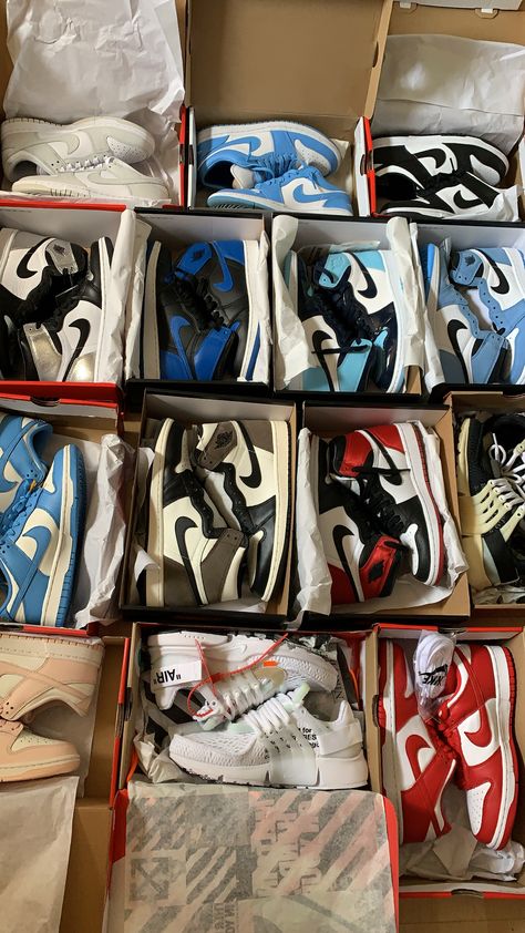 Sneakers Guide, Sneakerhead Room, Shoe Room, Shoe Wall, Cheap Jordan, Pretty Shoes Sneakers, All Nike Shoes, Shoes Outfit Fashion, Air Jordan 1 High