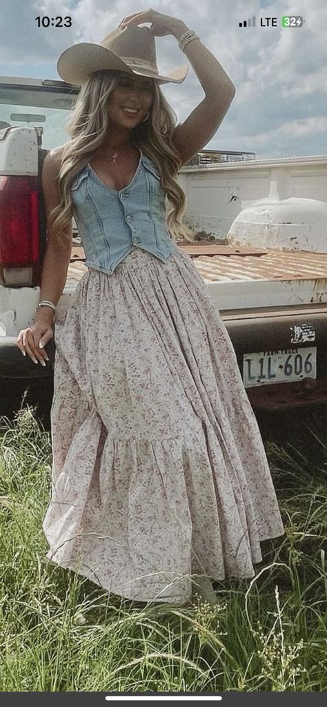 Cowgirl Ranch Outfit, Christmas Farm Outfit, Women Ranch Outfits, Cowboy Dress Outfit, Western Outfits Women Fancy, Western Formals Women, Western Old Money Aesthetic, Womens Cowboy Boots Outfits Jeans, Western Concert Outfits Women Winter