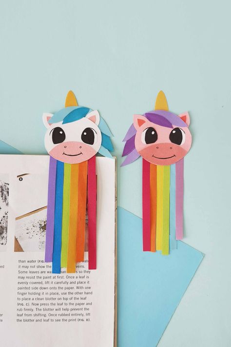 Unicorn Bookmark Diy, Rainbow Bookmarks Diy, Easy Unicorn Craft, Bookmark Diy Kids, Kids Bookmark Craft, Easy Book Marks Diy, Bookmarks Handmade For Kids, Kids Bookmarks Diy, Kids Book Marks