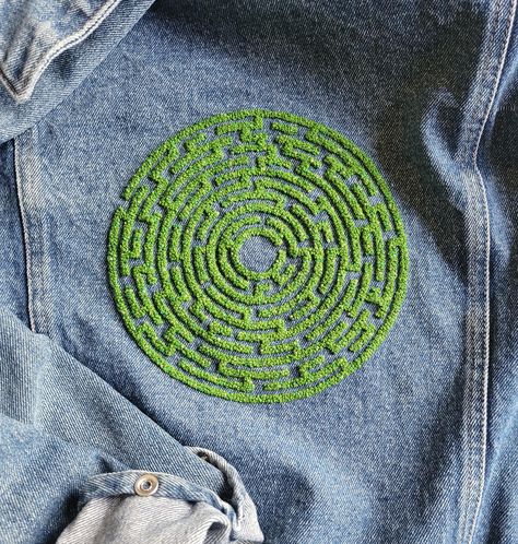 Denim Jacket Embroidery, Clothes Embroidery Diy, Creative Embroidery, Embroidery On Clothes, French Knot, Hand Embroidery Art, Embroidery Inspiration, Diy Embroidery, Embroidery And Stitching