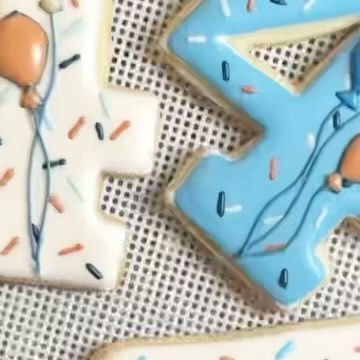 Anna NovykBakery on Instagram: "#decoratedcookies #royalicing #sugarcookies #sugarcookiesofinstagram #royalicingcookies #customcookies" Bday Cookies, January 4, Royal Icing Cookies, Custom Cookies, Decorated Cookies, Royal Icing, Cookie Decorating, Sugar Cookies, Sugar Cookie