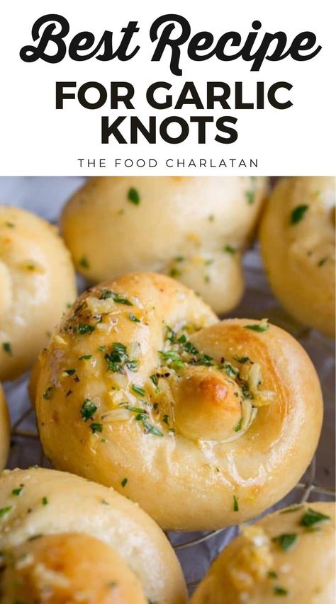 These soft and chewy Garlic Knots are bursting with garlicky, buttery flavor, making them the perfect rolls for your Thanksgiving or Easter table. Perfect for a dinner roll, they're so delicious that one is never enough, and they might just become a meal on their own! Quick Garlic Rolls, Garlic Butter Knots, Garlic Rolls Homemade, Quick Garlic Knots, Garlic Bread Knots, Garlic Rolls Recipe, Garlic Twists, Garlic Dinner Rolls, Easy Dinner Desserts