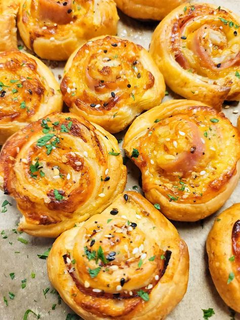 Ham and Cheese Pinwheels - Simply Scratch Made Ham Appetizers, Ham Pinwheels, Fall Recipes Appetizers, Fall Appetizers Easy, Ham And Cheese Pinwheels, Cheese Pinwheels, Pinwheel Appetizers, Fall Appetizers, Hot Appetizers