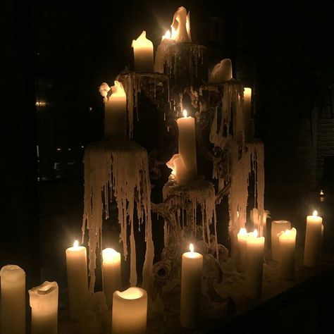 Mais ce n'est pas moi. Candles Dark, Aesthetic Candles, Candle Aesthetic, Aesthetic Tumblr, Season Of The Witch, Dark Academia Aesthetic, Academia Aesthetic, Flameless Candle, New Wall