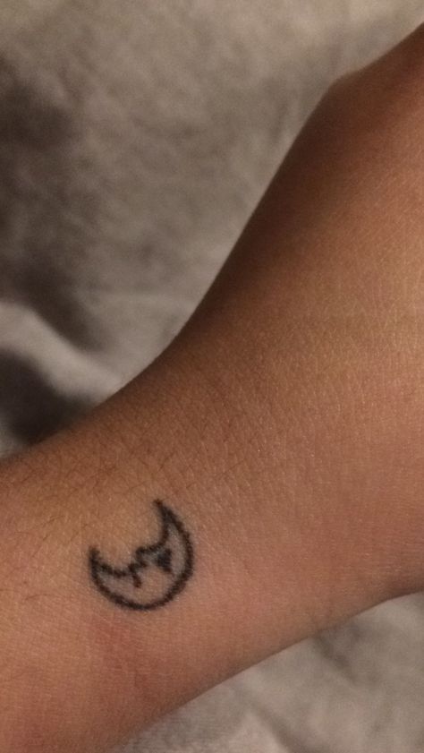 Moon Tattoo Stick And Poke, Stick And Poke Moon, Flower Stick N Poke, Cute Stick N Poke, Stick N Poke Tattoo Ideas, Aesthetic Stick And Poke, Small Stick And Poke Tattoo Ideas, Moon Stick And Poke, Left And Right Tattoos