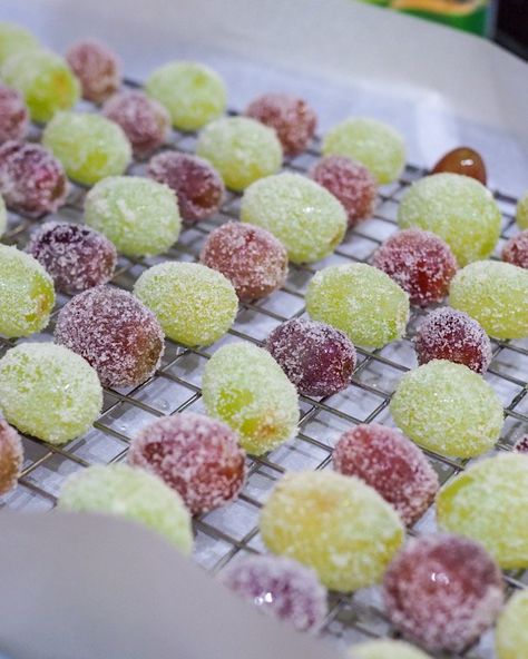 Frozen Grape Recipes, Frozen Grapes Recipe Healthy Snacks, Boozy Frozen Grapes, Desserts Using Grapes, Candied Frozen Grapes, Frozen Sugared Grapes, Frozen Grapes With Alcohol, Vodka Grapes Frozen, Margarita Frozen Grapes