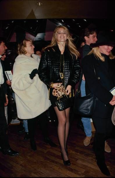 Claudia Schiffer 90s, Claudia Schiffer Style, Chanel Clothes, Leather Techniques, 1990s Supermodels, Eva Herzigova, Vintage Hollywood Glamour, 90s Supermodels, 90s Models