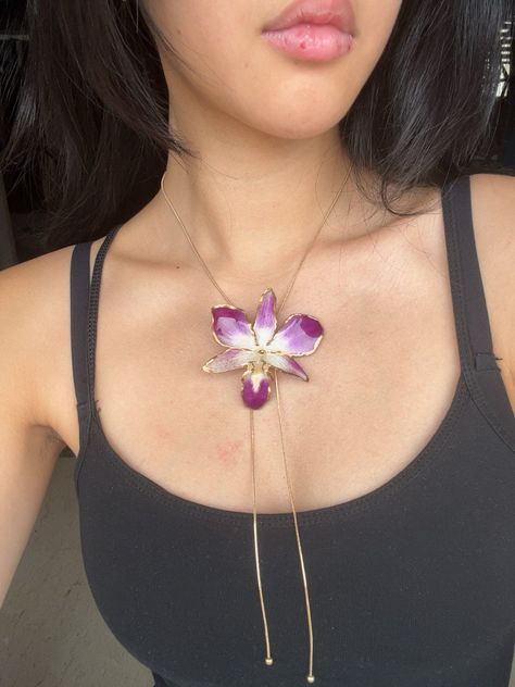 Handpicked and preserved real orchids that have been turned into timeless elegant jewellery that you can wear everyday! Resin Flower Jewelry, Orchid Necklace, Orchid Jewelry, Necklace Styles, Lily Necklace, Dope Jewelry Accessories, Orchid Earrings, Yarn Necklace, Elegant Jewellery