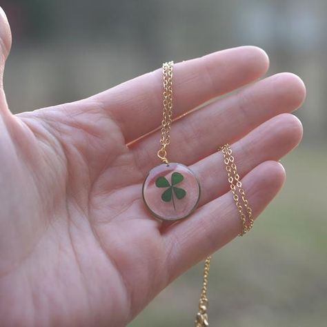 Real Four Leaf Clover Gold circle setting Necklace, Pressed Four leaf clover, pendant necklace, bota Red Oak Leaf, Oak Leaf Necklace, Terrarium Necklace, Iris Van Herpen, Four Leaves, Botanical Jewelry, Leaf Necklace, Four Leaf Clover, Crystal Gifts