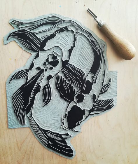 Linoleum Print Ideas Animals, Linocut Prints Animals, Relief Printmaking Ideas, Linolium Printing Designs, Koi Fish Linocut, Lino Block Printing Ideas, Beginner Linocut Designs, Linoleum Printmaking Ideas, Relief Printing Ideas