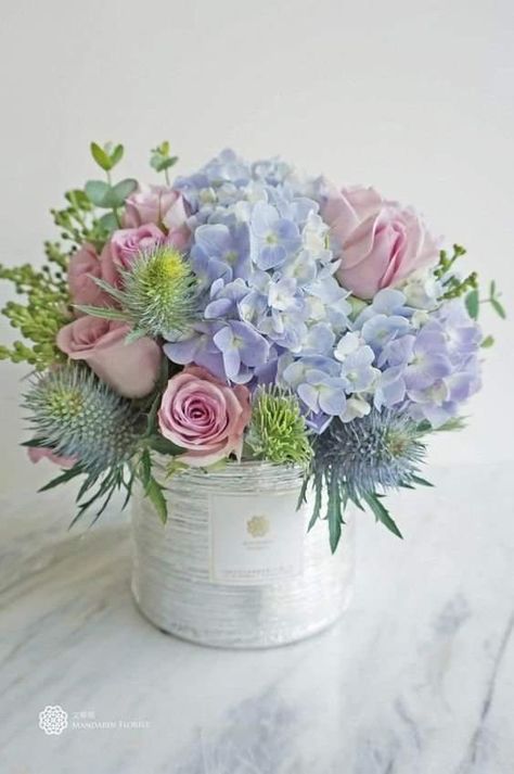 Spring Flower Arrangements Centerpieces, Hydrangea Flower Arrangements, Spring Flower Arrangements, Diy Flores, Tafel Decor, Diy Arrangements, Creative Flower Arrangements, Flower Arrangements Simple, Floral Arrangements Diy