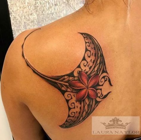 Top 19 Hawaiian Tattoo Designs for 2024: Embrace Island Vibes with Style Hawaiian Side Tattoos Women, Tattoo Ideas Tropical, Hawaiian Back Tattoos For Women, Maui Tattoo Women, Hawaiian Shoulder Tattoo For Women, Dainty Hawaiian Tattoos, Hawaiian Hook Tattoo, Tatoos Woman Ideas, Lil Tatoos