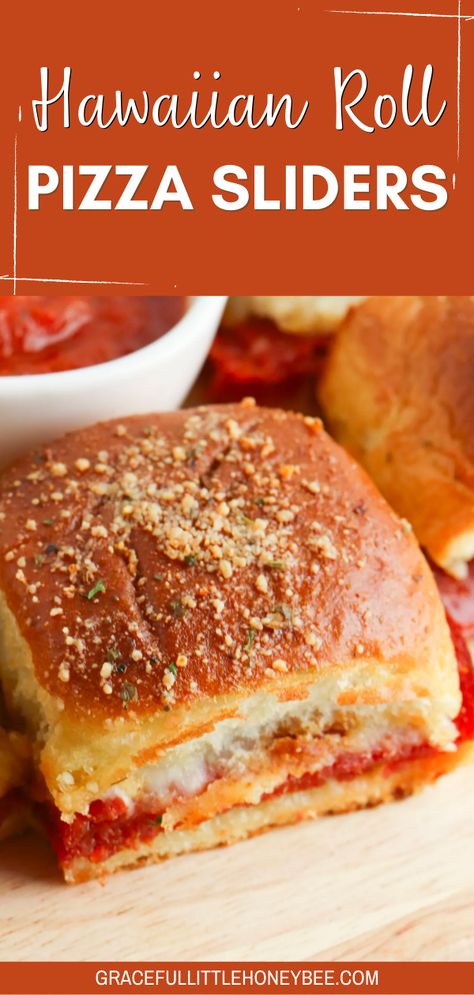 Baked Hawian Roll Sandwiches, King Hawaiian Pizza Sliders, Hawian Roll Dinner Ideas, Pepperoni Pizza Sliders Hawaiian Rolls, Hawian Roll Recipe Ideas, Pizza Hawaiian Sliders, Mini Hawaiian Roll Sliders, Hawaiian Roll Meals, Hawaiian Roll Pizza Sliders