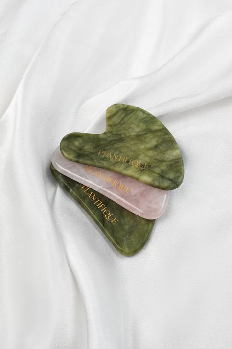 HIGH QUALITY: guasha is handcrafted from 100% authentic Jade Gua Sha Stone from Anshan city, Liaoning province. The jade stone is known for promoting balance and good energy which will have a positive effect on your skin GUA SHA: the face massager helps you relieve tension, sculpt your face, and increase circulation. Use daily for a number of weeks and apply upwards pressure to remove double chin and combat ageing effects Gua Sha Routine, Swollen Face, Jade Gua Sha, Skincare Lifestyle, Face Sculpting, Reduce Double Chin, Facial Tools, Gua Sha Massage, Massage Stones