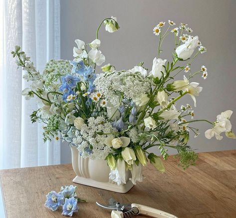 Engagement Arrangements, Reflexed Tulips, Light Blue And White Wedding, Bridal Shower Butterfly, Foxtail Lily, Peru Wedding, Modern Garden Party, Periwinkle Wedding, Mountain Mint