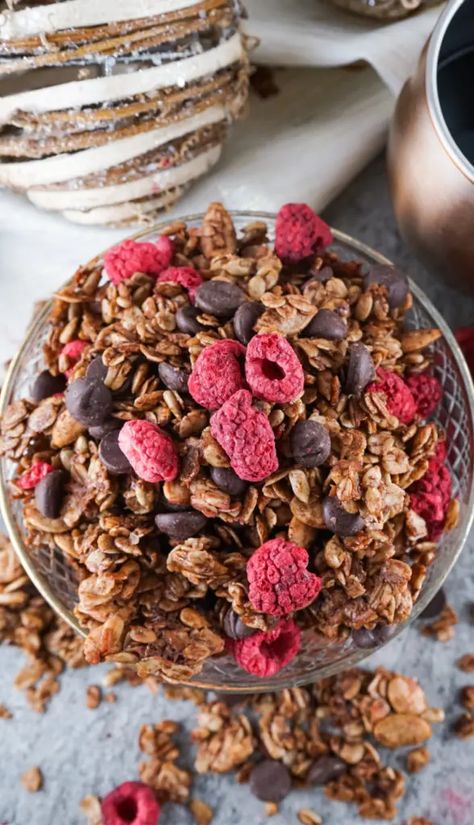 Dark Chocolate Granola, Raspberry Granola, Raspberry Crumble, Freeze Dried Raspberries, Chocolate Granola, Dried Raspberries, Freeze Dried Fruit, Christmas Entertaining, Honey Oatmeal