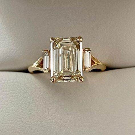 Emerald engagement ring cut