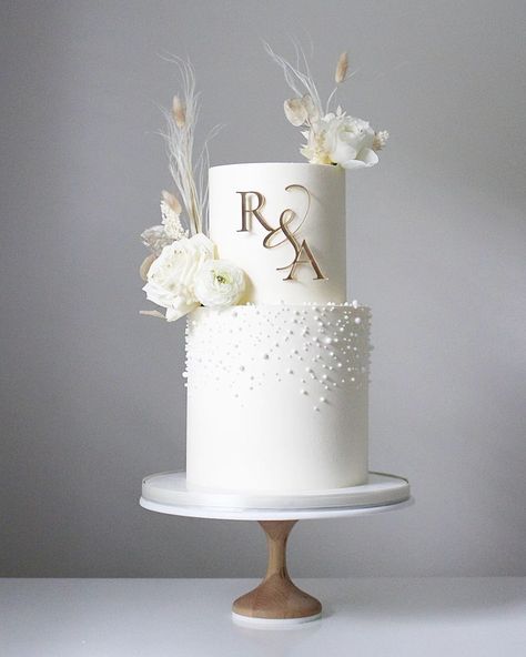 Soul Cake (@soulcakeshop) • Fotografije i videozapisi na Instagramu Engagement Cake With Initials, Two Layer Wedding Cakes Simple, Wedding Cake Ideas 2 Tier, Cescaphe Cakes, Cake For Reception, Minimalist Wedding Cake Modern, Two Tier Engagement Cake, Wedding Cake Different, Cake Wedding Elegant