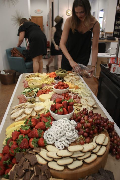 Bridal Shower Brunch Ideas On A Budget, How To Make A Grazing Table On A Budget, Cookie Charcuterie Table, Grazing Table On A Budget, Charcuterie On A Budget, Cheese Table Ideas, Baby Shower Cheese Board, Budget Party Food, Charcuterie Board For A Crowd