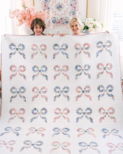 megan louise 🎀 | my dream bow quilt is here!!! 🎀🎀🎀 three years ago my beautiful and talented mother offered to make me a quilt. I picked out some liberty fa… | Instagram Bow Quilt, Liberty Quilt, Quilt Club, Quilter Gifts, Homemade Quilts, Charm Quilt, Cute Quilts, Kids Room Inspiration