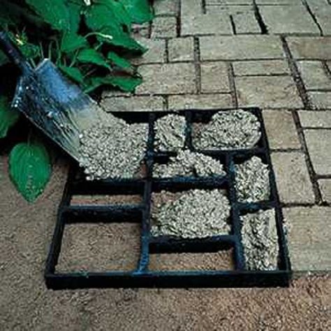 DIY walkway. use a picture frame with multiple spaces, and a $4.00 bag of cement. Prettier and cheaper way to do a walk. Paving Pathway, Diy Walkway, Diy Garden Path, Bag Of Cement, Taman Air, Garden Paving, Concrete Garden, Have Inspiration, Garden Path