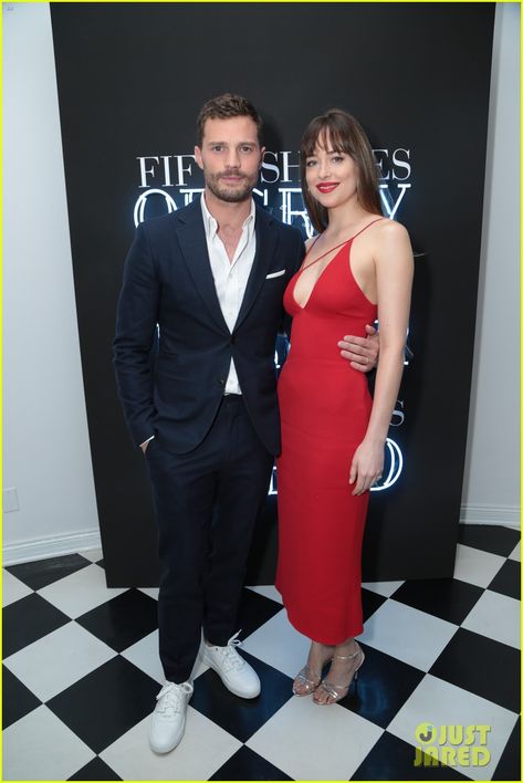 Dakota Johnson And Jamie Dornan, Dakota Mayi Johnson, Dakota Johnson Style, Paris Fashion Week Runway, Fifty Shades Movie, Fifty Shades Freed, Cool Summer Outfits, 50 Shades Of Grey, Gala Dresses