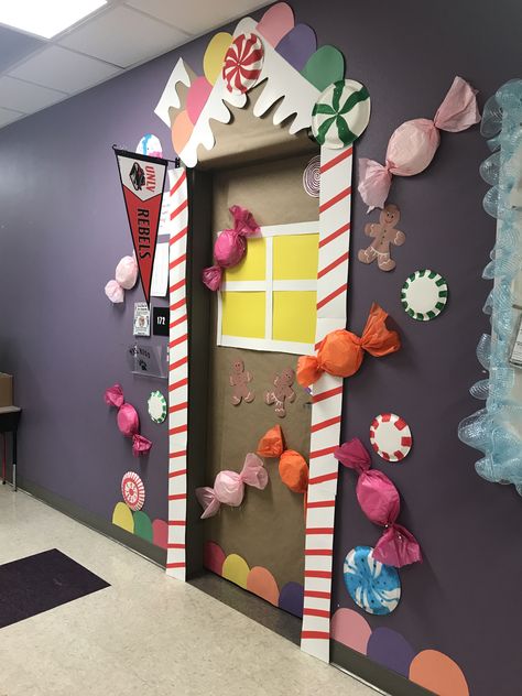 Door Decorating Contest Christmas, Door Decorations Christmas, Christmas Door Decorating, Door Decoration Christmas, Christmas Hallway, Diy Christmas Door Decorations, Door Decorations Classroom Christmas, Christmas Doors, Door Decor Christmas