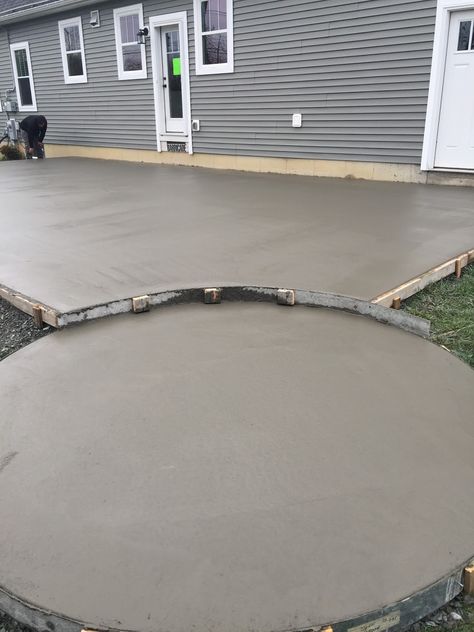 Poured Concrete Patio, Diy Patio Ideas, Design Per Patio, Concrete Patio Makeover, Cement Patio, Concrete Patio Designs, Patio Layout, Concrete Patios, Patio Deck Designs