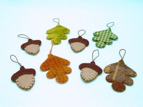 Autumn Felt Ornaments. I like the patterns used for the leaves Autumn Ornaments, Felt Acorn, Thanksgiving Ornaments, Acorn Design, Acorn Decorations, Felted Acorns, Acorn Ornaments, Felted Wool Crafts, Adornos Halloween