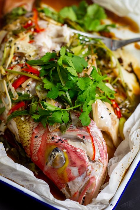 Red Snapper Baked, Baked Whole Fish, Baked Snapper, Whole Fish Recipes, Asian Fish, Snapper Recipes, Snapper Fish Recipes, Asian Fish Recipes, Fish Recipes Baked