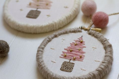 Embroidery Christmas Ornaments, Embroidered Christmas Ornaments, Miniature Embroidery, Digital Embroidery Patterns, Stitching Embroidery, Diy Embroidery Kit, Brush Trees, Easy Arts And Crafts, Christmas Embroidery Designs