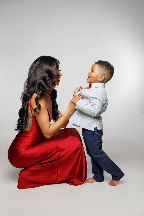 Valentines Baby Photoshoot, Mommy Me Photoshoot, Mommy Son Pictures, Mom And Son Outfits, Mommy Daughter Photoshoot, Family Christmas Pictures Outfits, Mother Son Photos, Son Photo Ideas, Christmas Pictures Outfits