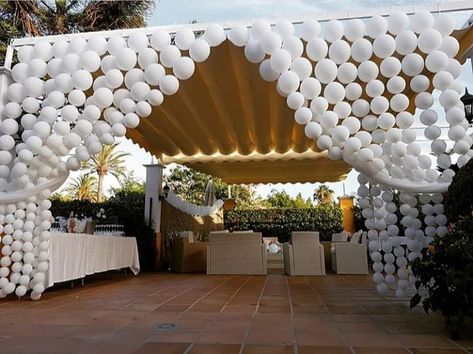 Balloon Backdrop Outdoor, Balloon Arch Centerpieces, Hallway Balloon Decorations, Balloon Arch Around Backdrop, Balloons Around Doorway, Balloon Curtain Backdrop, Gazebo Party Decorating Ideas, Outdoor Party Balloons Decor, Outdoor Balloon Decorations Backyards