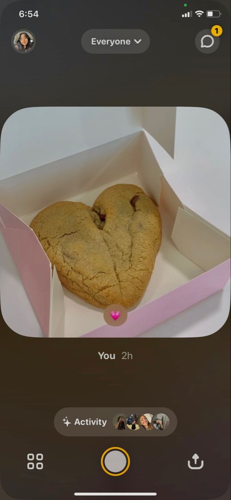 #heart #cookies #chocolatechipcookies #galletas #corazon #locket #widget #softaesthetic #softgirl Locket Widget, Locket App, Heart Shaped Cookie, Locket Ideas, Heart Shaped Cookies, Heart Cookies, Shaped Cookie, Soft Girl, Chocolate Chip Cookies